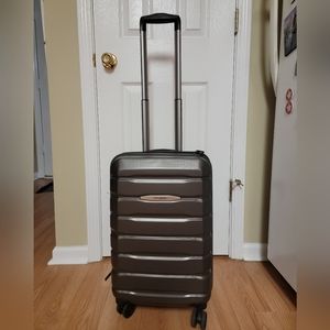 Samsonite Luggage Outline Pro Carry-On